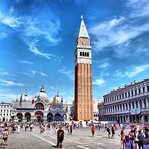 Raggio Di Sole Dietro Piazza San Marco Ferienhaus