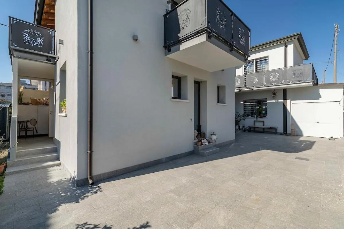 בית נופש Stylish House Near Venice With Parking