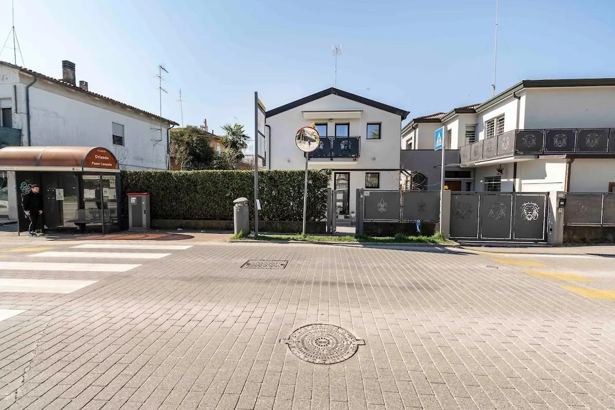 Stylish House Near Venice With Parking 0*,  איטליה